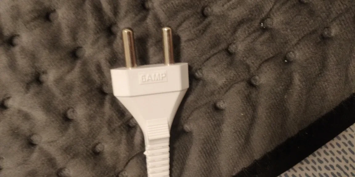 Electric Heating Pad with Adjustable Strap image indicator(3)