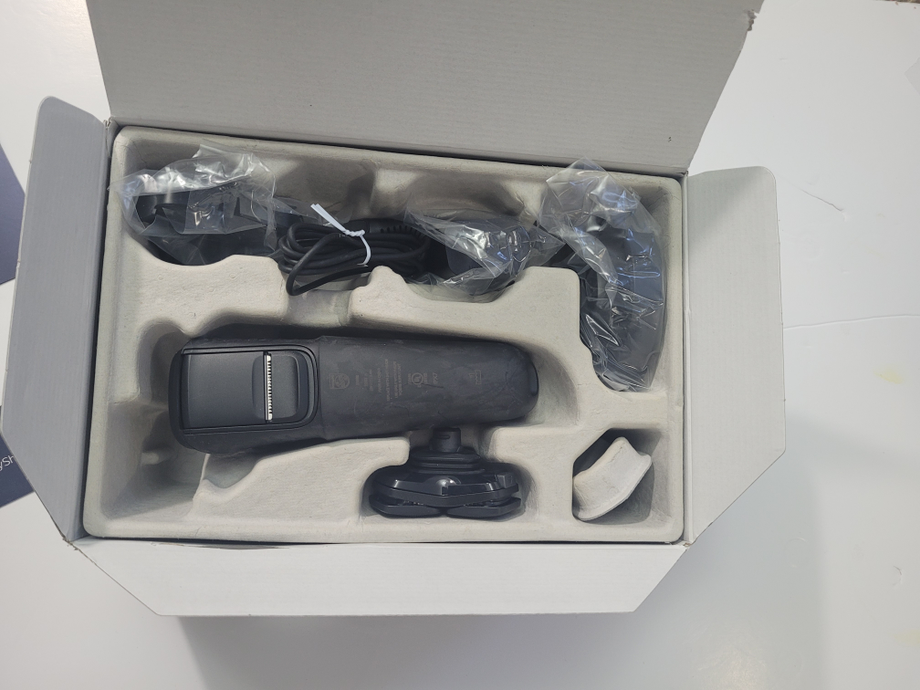 Philips 5000 Series Shaver - New in Box - photo 4