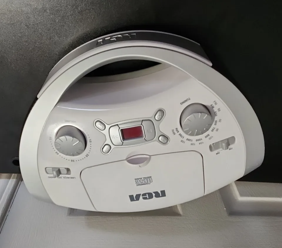 📻Trift RCA Portable CD Player with Radio image indicator(2)
