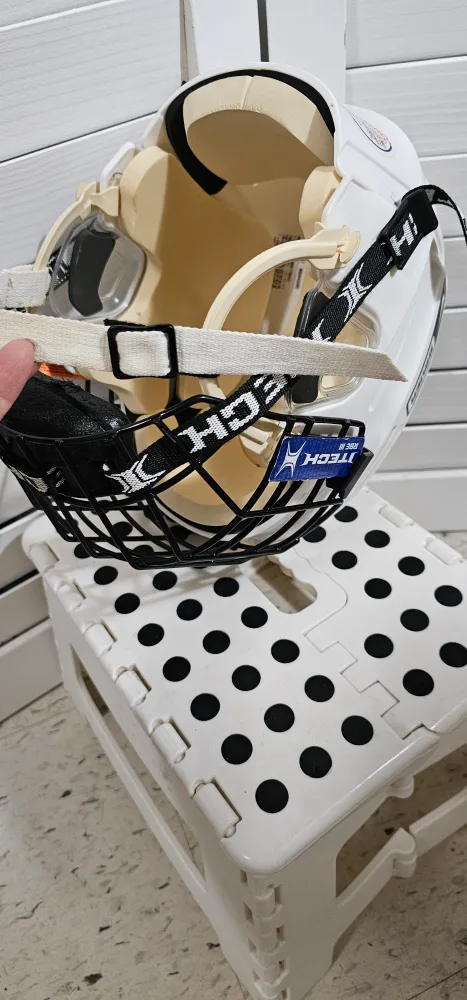 Type 2 Bauer Hockey Helmet with Cage - XS 51-54 cm image indicator(5)
