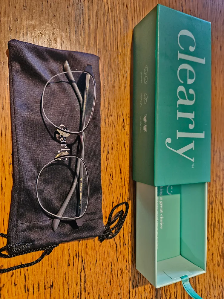 💚 Clearly Glasses - Kam Dillion Model🥕 image indicator(3)