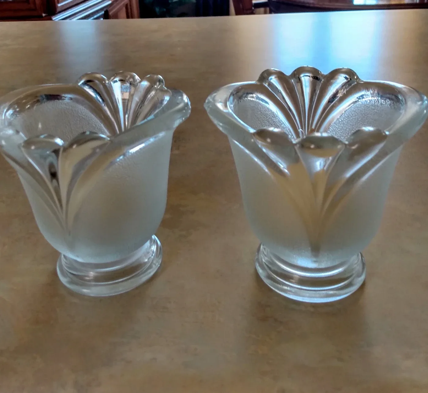 (New) Eligant Pair of Crystal Glass Votive Holders with candle image indicator(3)