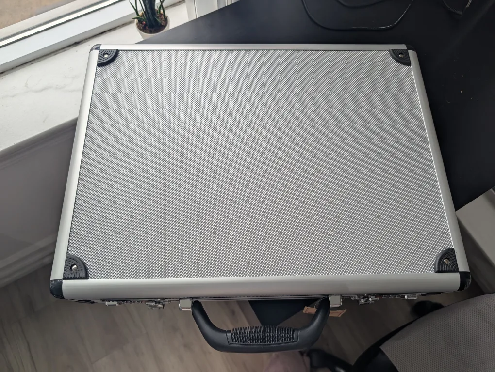 Bugatti Aluminum Briefcase Attache Case image indicator(3)