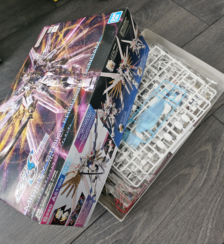 <NEW> HG Cosmic Era Mighty Strike Freedom Gundam Model Kit