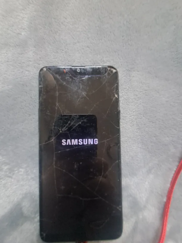 Samsung A20s for parts crackes screen and back camera image indicator(2)