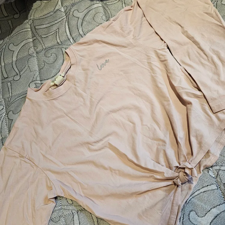 H&M Pink Long Sleeve Crop Top image indicator(3)