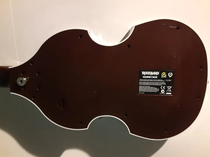 Xbox 360 Rockband Guitar | Paul McCartney Hofner | Rare image indicator(9)