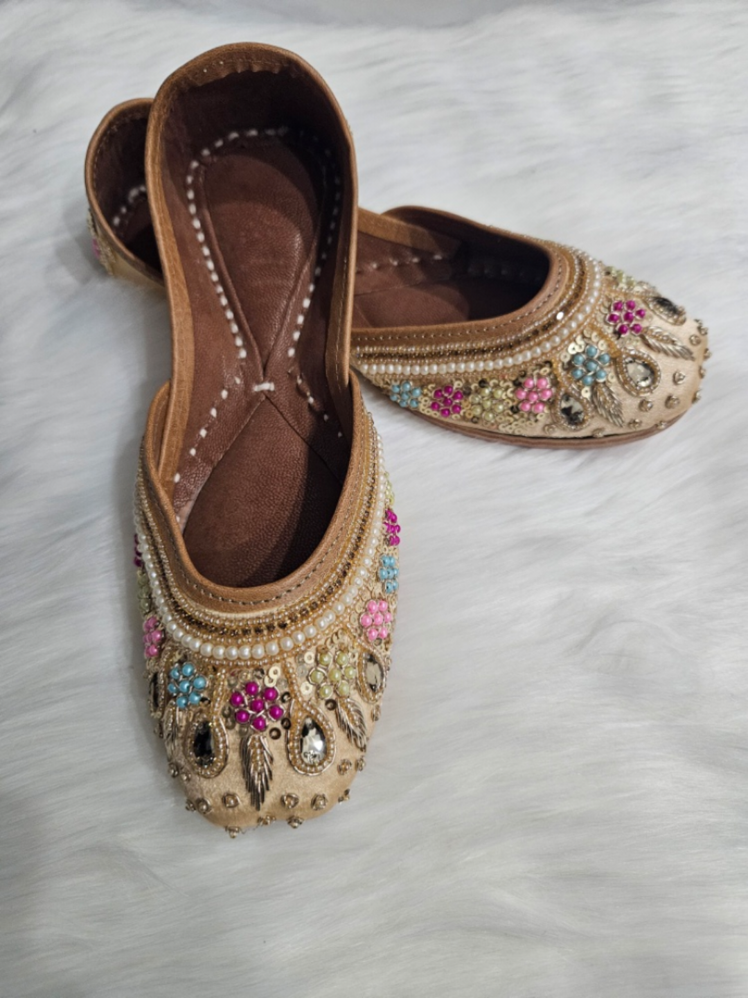 Beautiful beaded and embellished beige flats - photo 2