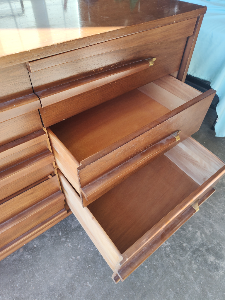 Vintage Kroehller Dresser with Mirror - photo 3