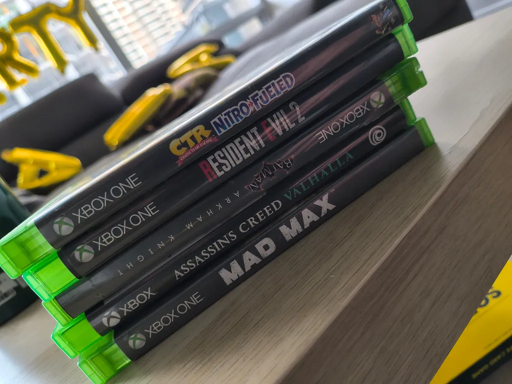 Xbox One S Console Bundle image indicator(3)