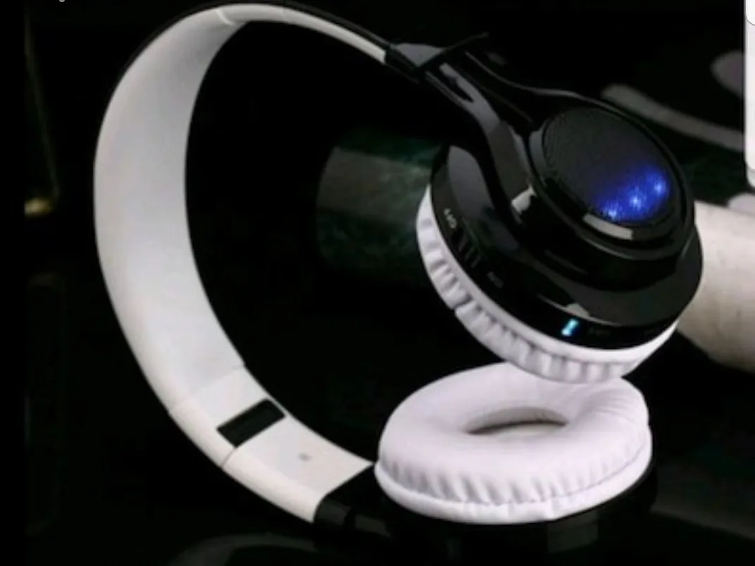 BRAND NEW STYLISH HEADSET WITH LED LIGHTS image indicator(4)