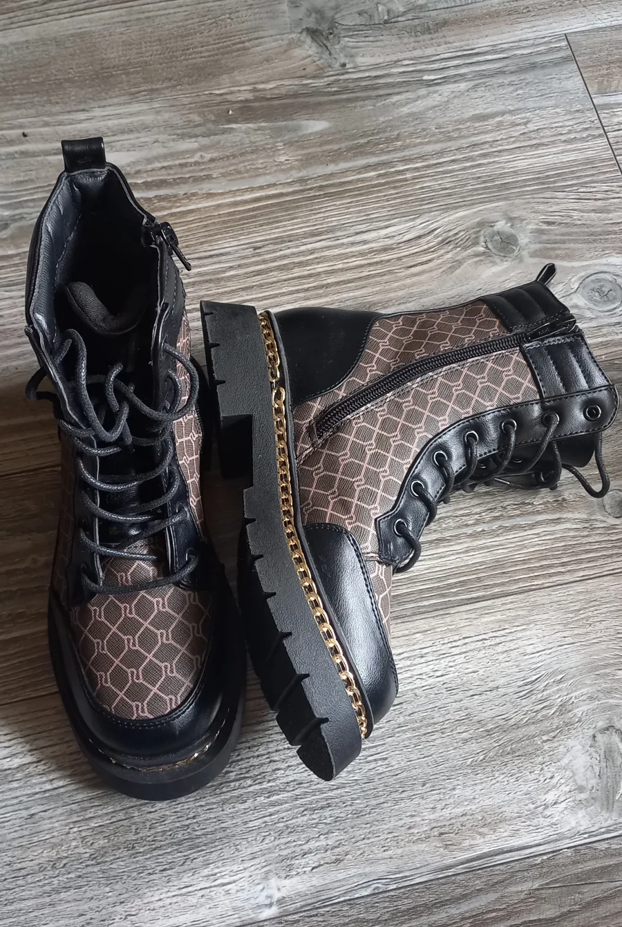 Stylish Black and Pink Lace-Up Platform Boots image indicator(2)