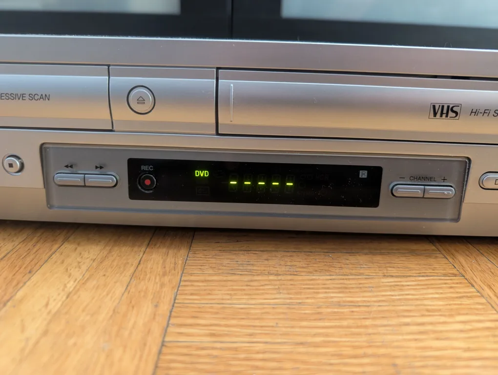 Sony SLV-D300P DVD Player VCR Player Combo Silver (No Remote) image indicator(4)