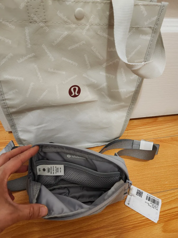 Lululemon  Belt Bag - Light Grey image indicator(2)