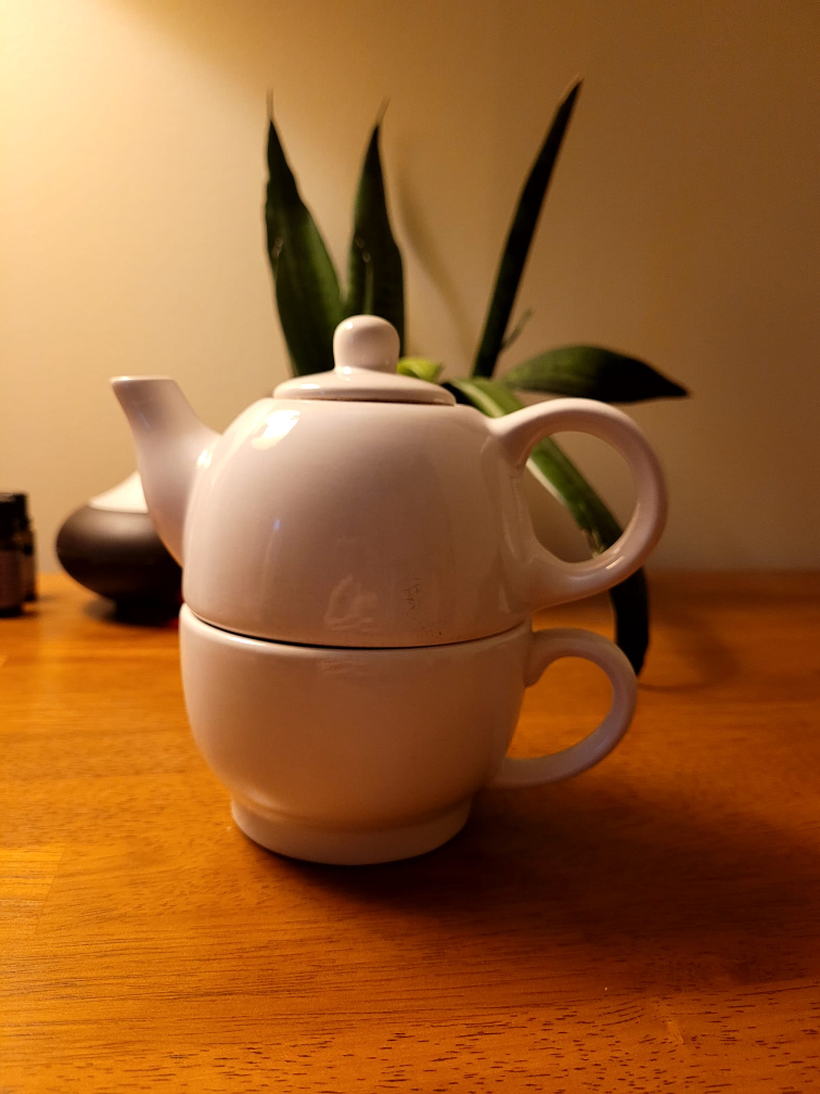 White Teapot and Cup Set 🧡