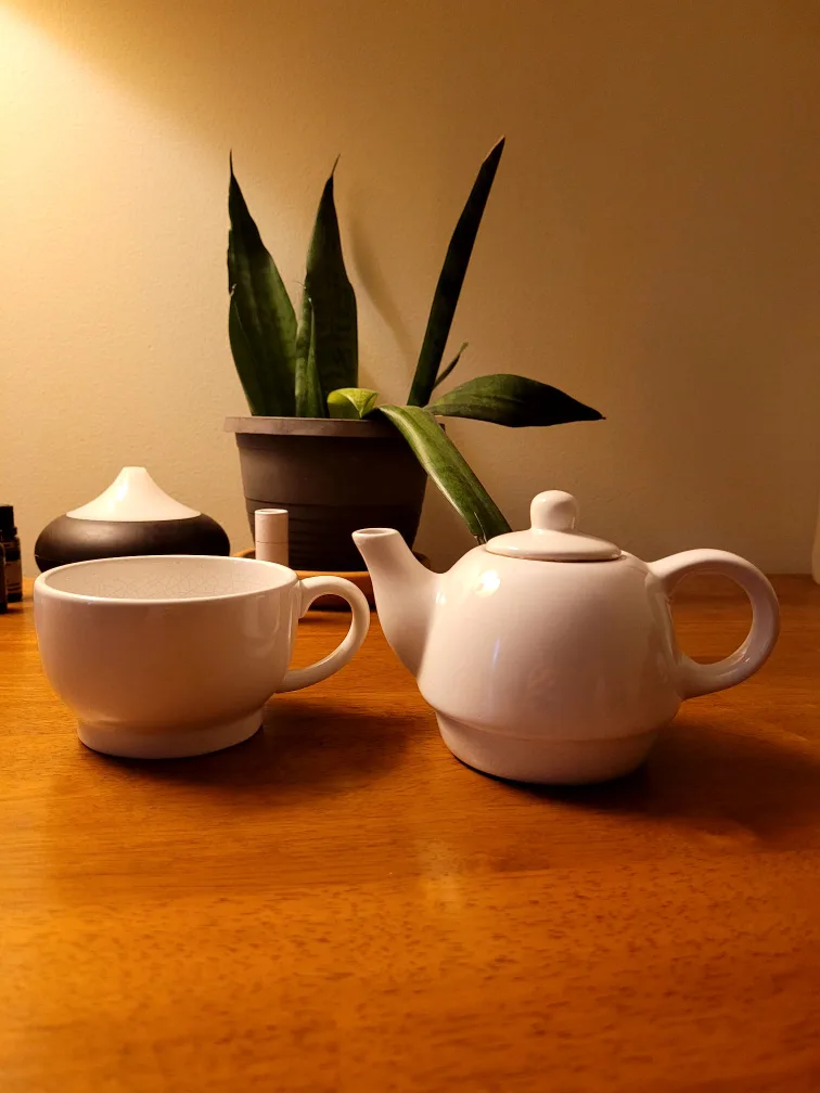 White Teapot and Cup Set 🧡 image indicator(2)