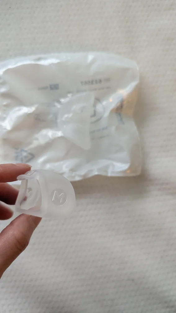 Fisher & Paykel Nova Micro Nasal Pillows Mask - Large and medium image indicator(3)