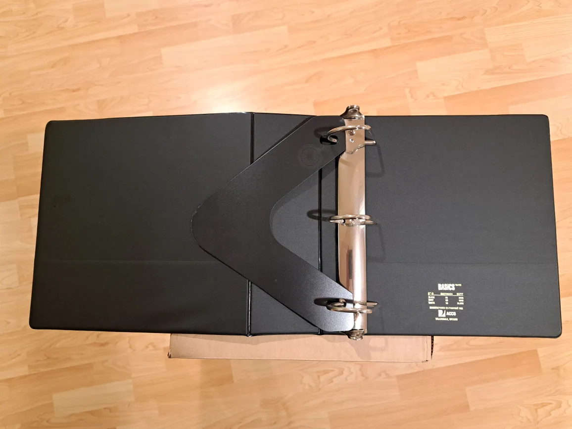 BRAND NEW  BINDER D RING 35277-01 BASICS 3" Black with separator image indicator(3)