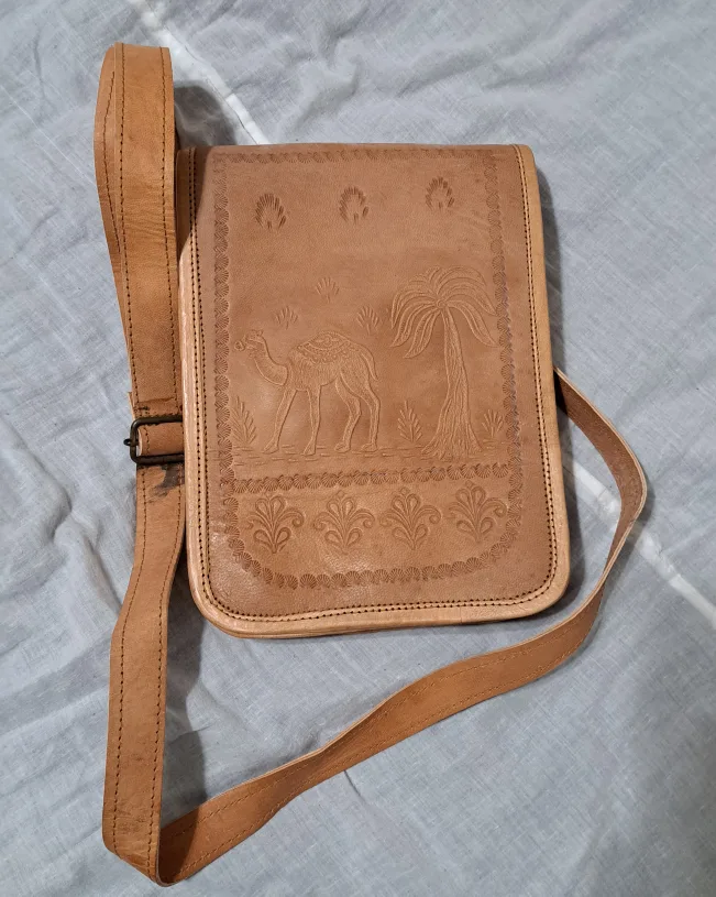 Handmade Leather Crossbody Bag image indicator(2)