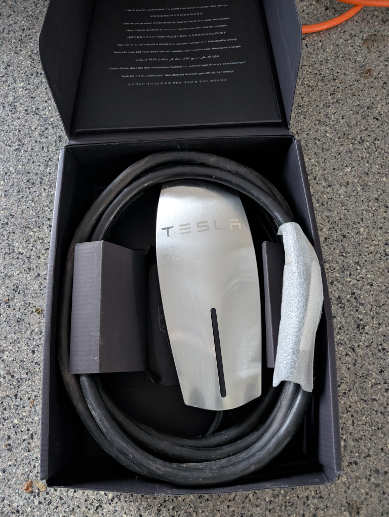 Tesla Wall Connector - photo 2