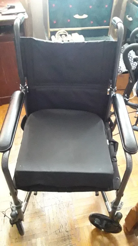 Lightweight Transport Wheelchair image indicator(3)