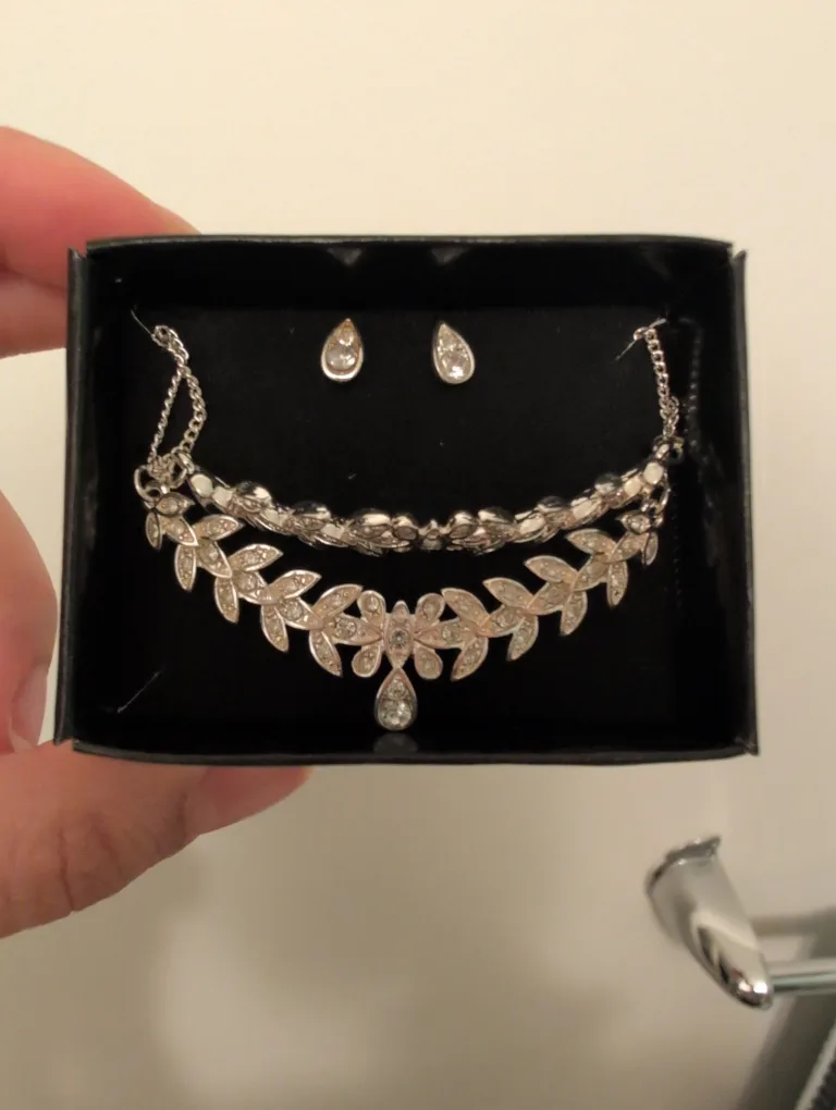 Silver Tone Crystal Necklace and Earring Set image indicator(2)