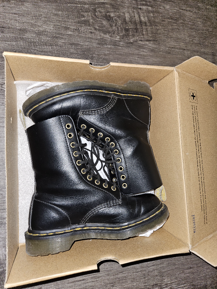 Dr. Martens 1490 Vegan Boots - Size 6M US