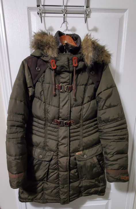 KHUJO Women's Olive Green Puffer Jacket with Faux Fur Hood [XL]
