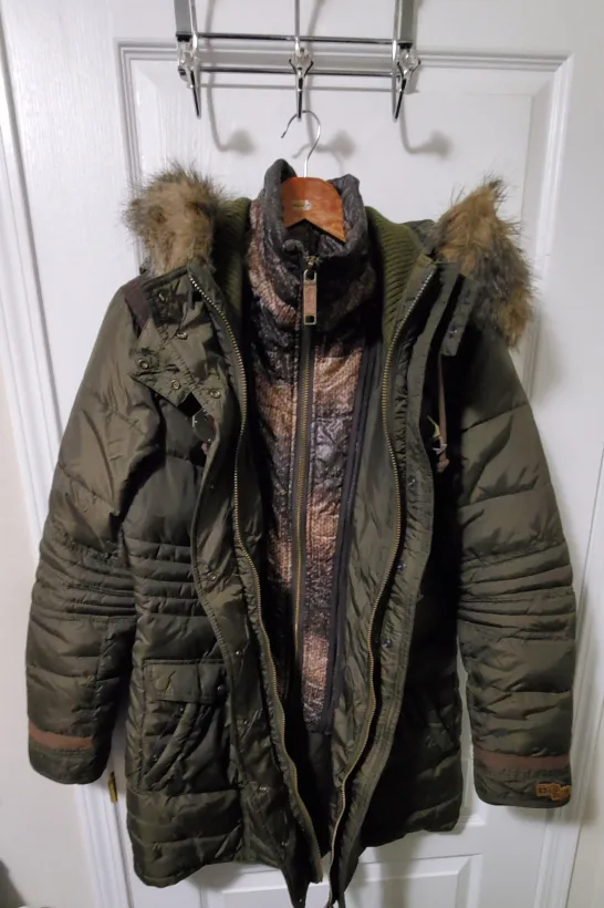 KHUJO Women's Olive Green Puffer Jacket with Faux Fur Hood [XL] image indicator(2)