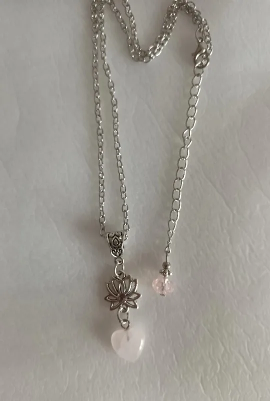 Delicate Rose Quartz & Lotus Flower Necklace image indicator(4)