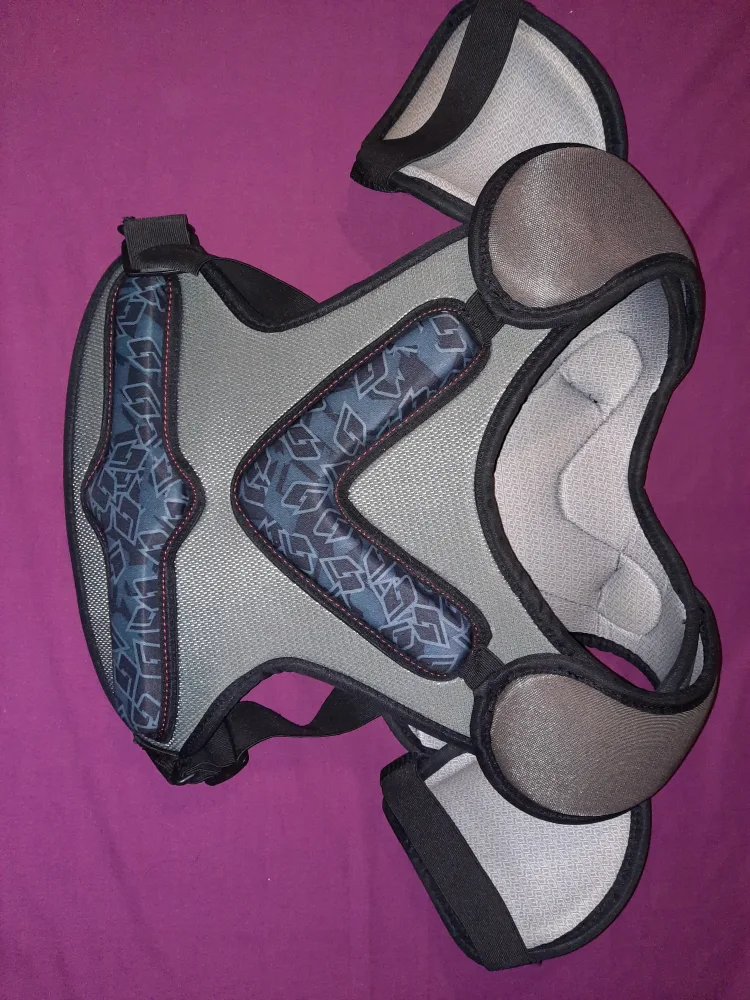 Youth Lacrosse Shoulder Pads & Hockey Gloves & Bag image indicator(3)