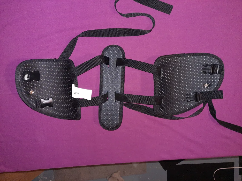 Youth Lacrosse Shoulder Pads & Hockey Gloves & Bag image indicator(6)