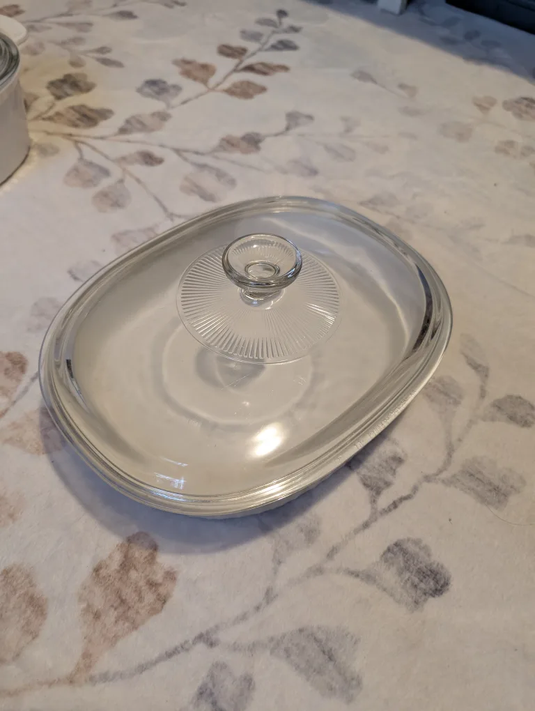 2 Corningware Baking Dishes with Lids image indicator(3)