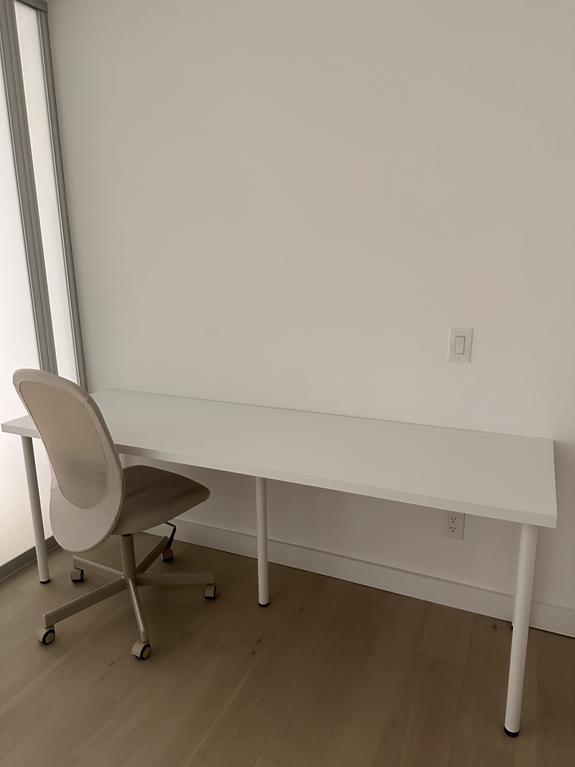 FREE GIVEAWAY table