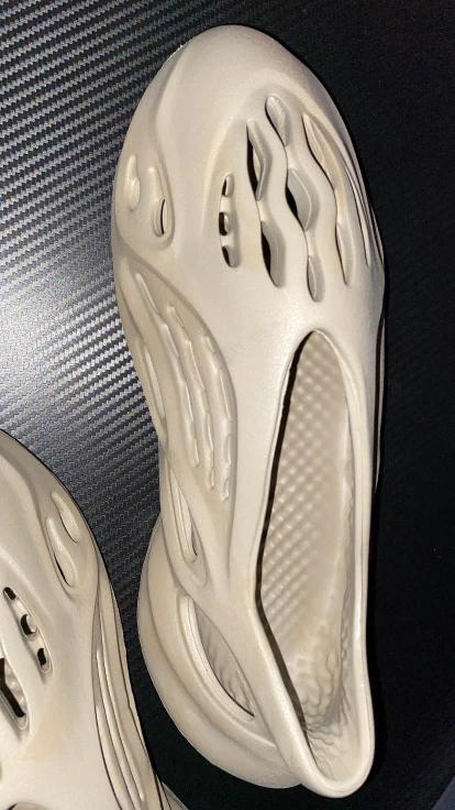 Adidas Yeezy Foam RNNR Sand - photo 4