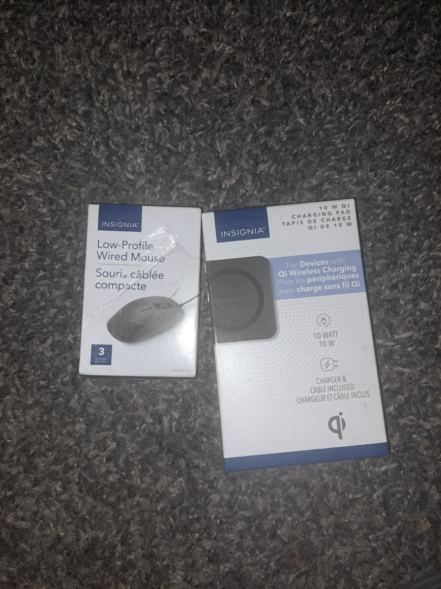 Insignia Low-Profile Wired Mouse and Wireless Charging Pad