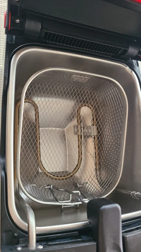 T-fal Deep Fryer - Excellent Condition image indicator(2)