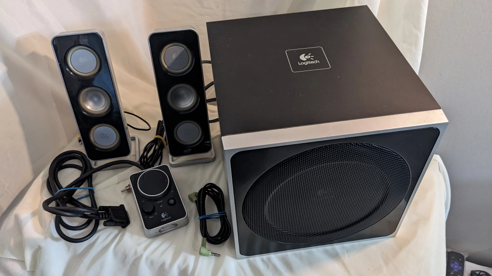 Logitech Z4 Computer Speakers with Subwoofer and Remote Karrot