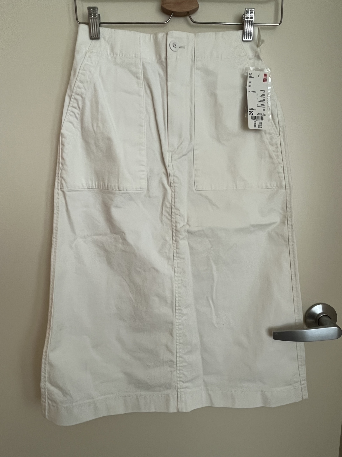 Uniqlo midi skirt (New)