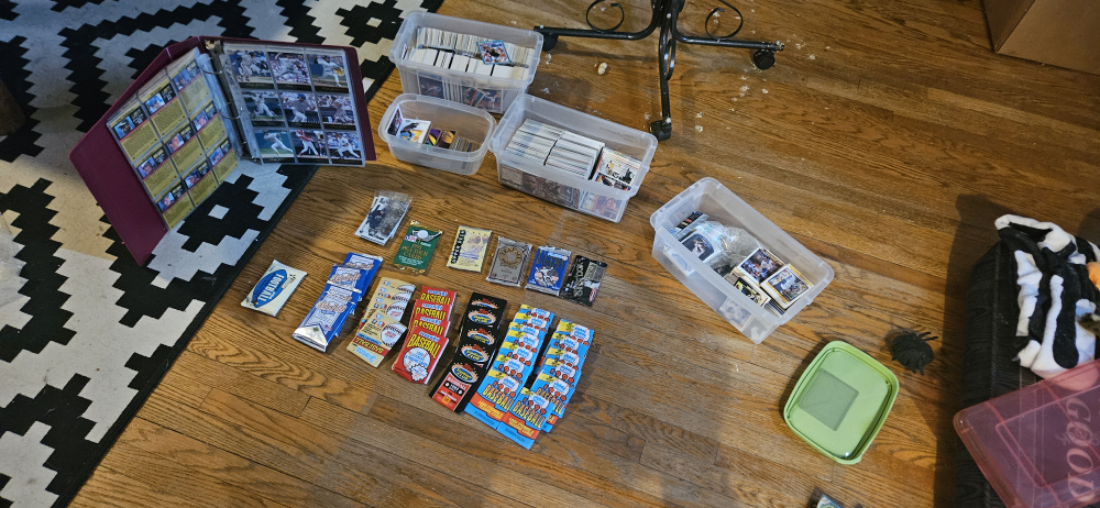 Bulk Lot of Vintage Baseball Cards & Packs