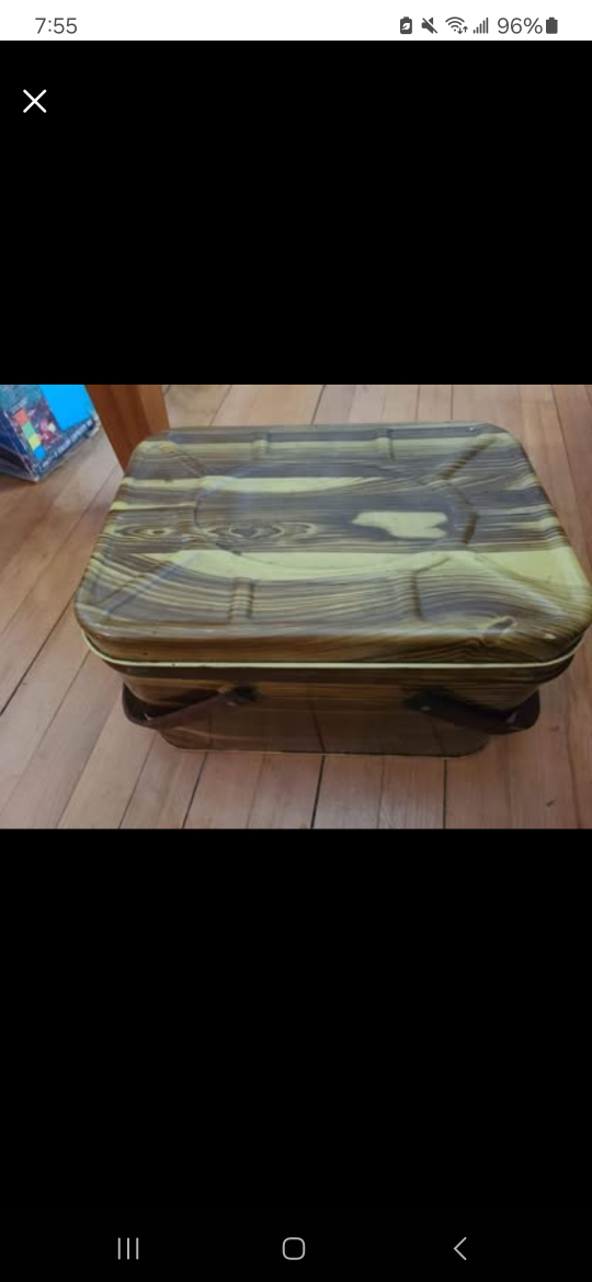 Vintage Metal Picnic Basket with Wooden Handles - photo 3