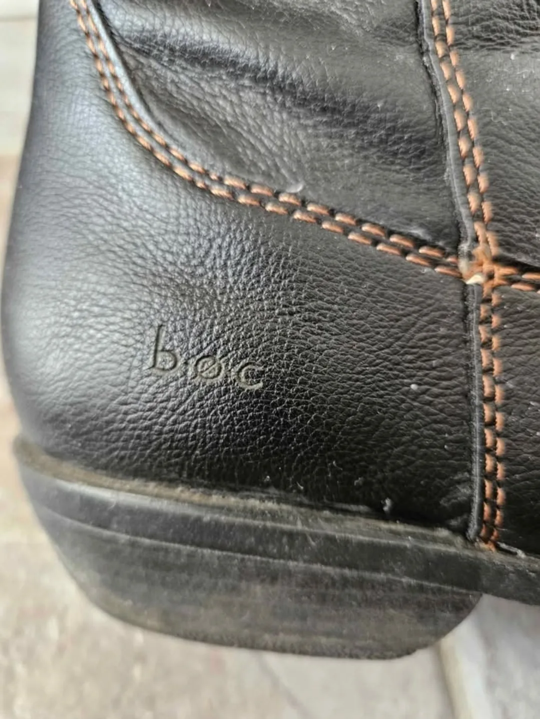 #freecycle b.o.c Women's Black Leather Boots - Size 7.5 image indicator(2)
