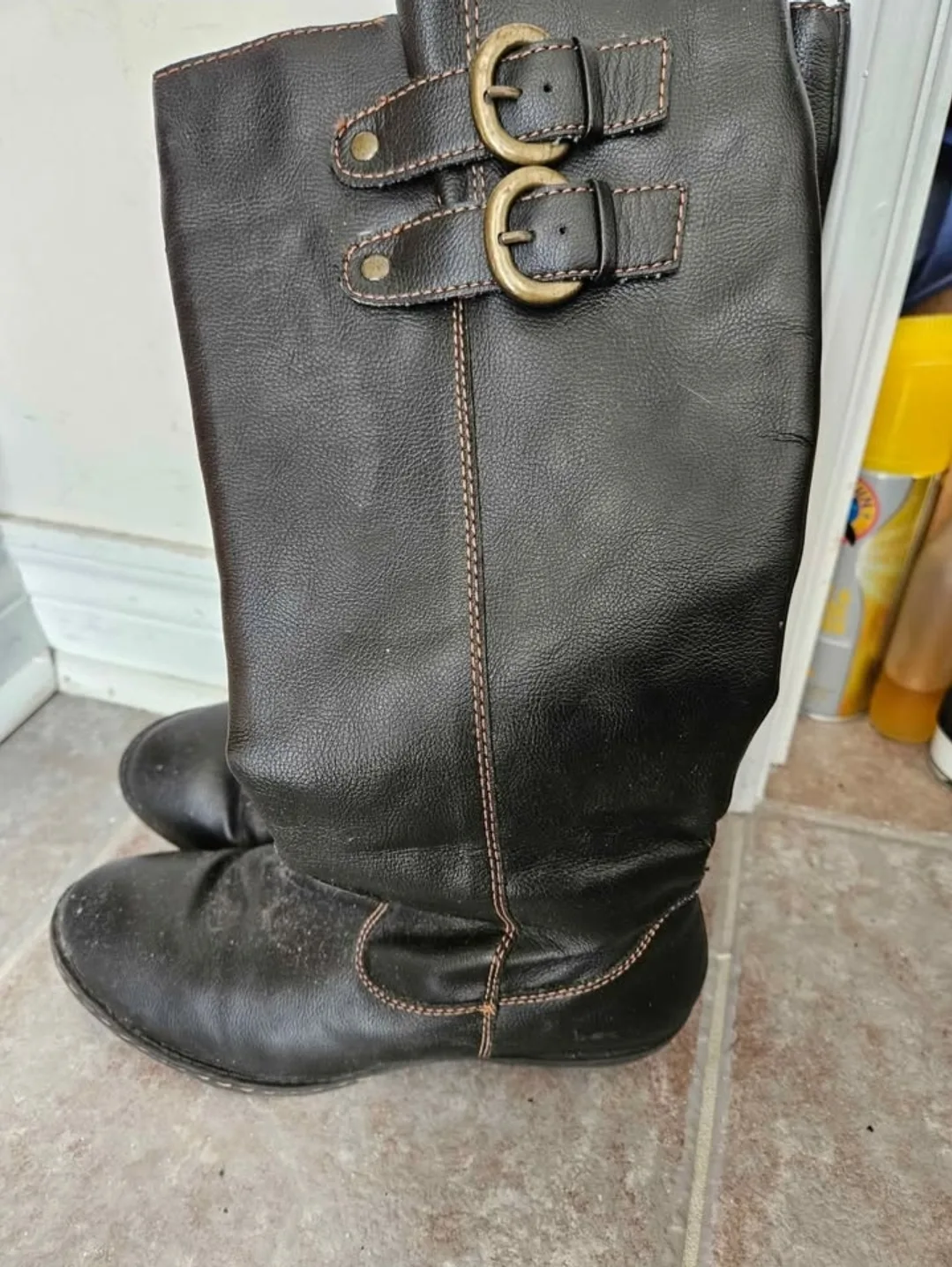 #freecycle b.o.c Women's Black Leather Boots - Size 7.5 image indicator(3)