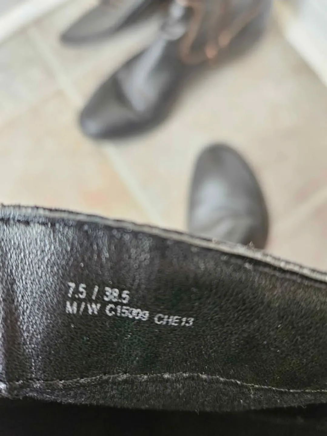 #freecycle b.o.c Women's Black Leather Boots - Size 7.5 image indicator(5)