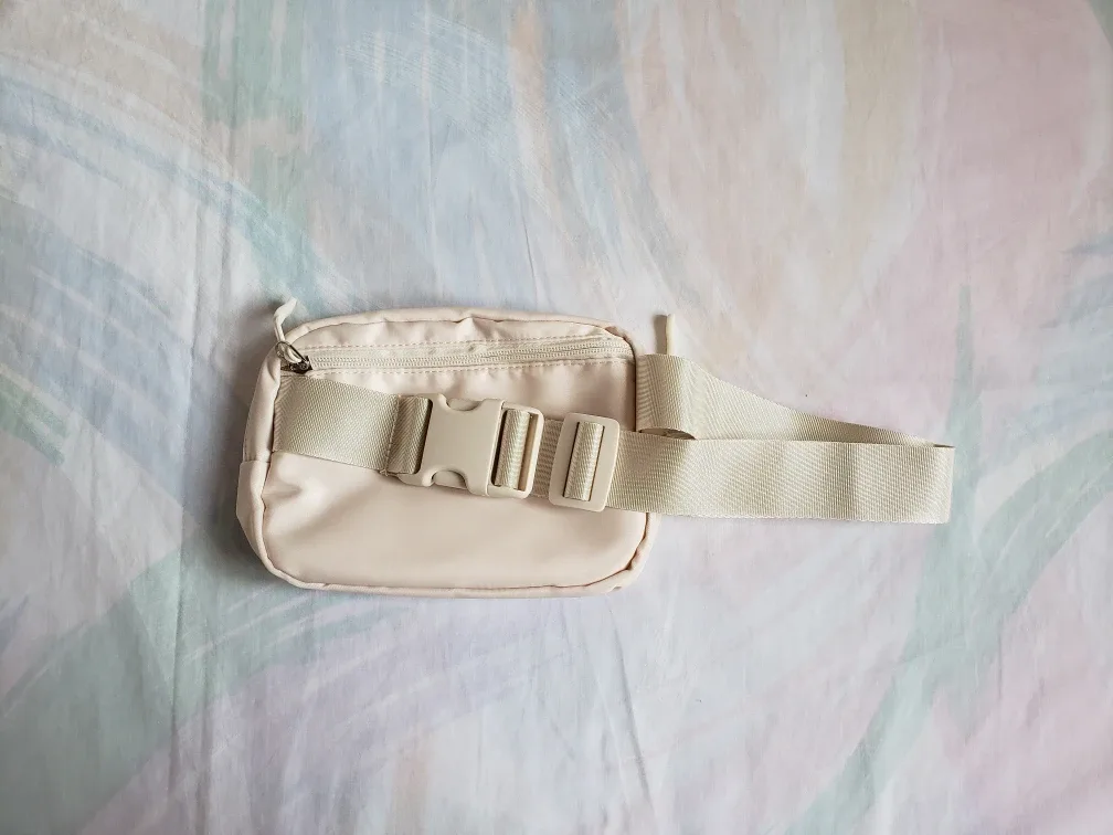 🆕Beige Crossbody/Hip Bag image indicator(2)