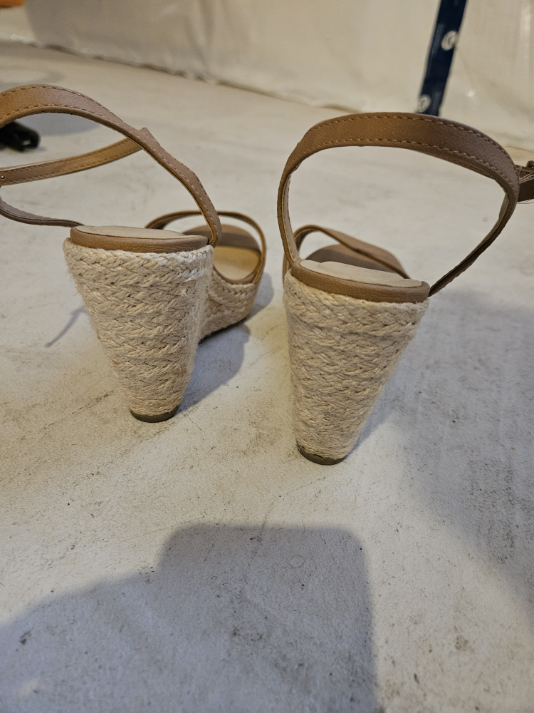 DLG Tan Wedge Sandals - photo 3
