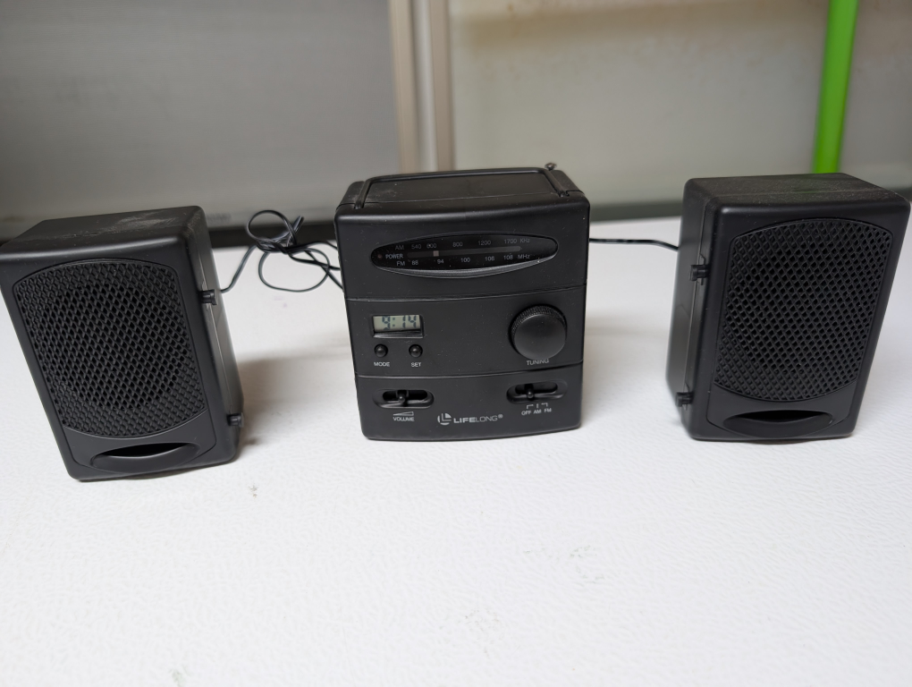 Lifelong Portable AM/FM Radio with Detachable Speakers - photo 3
