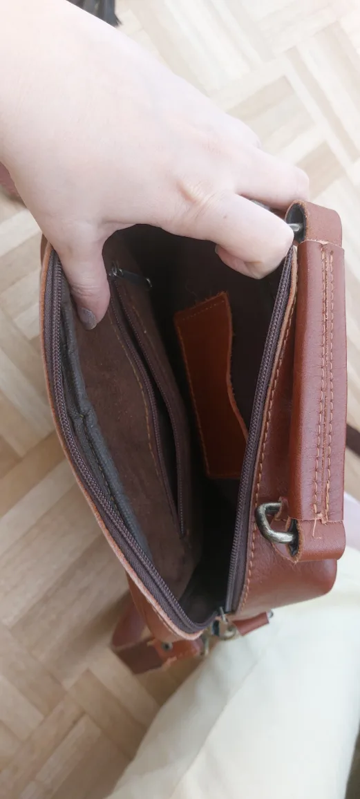 Brown Leather Crossbody Bag image indicator(4)