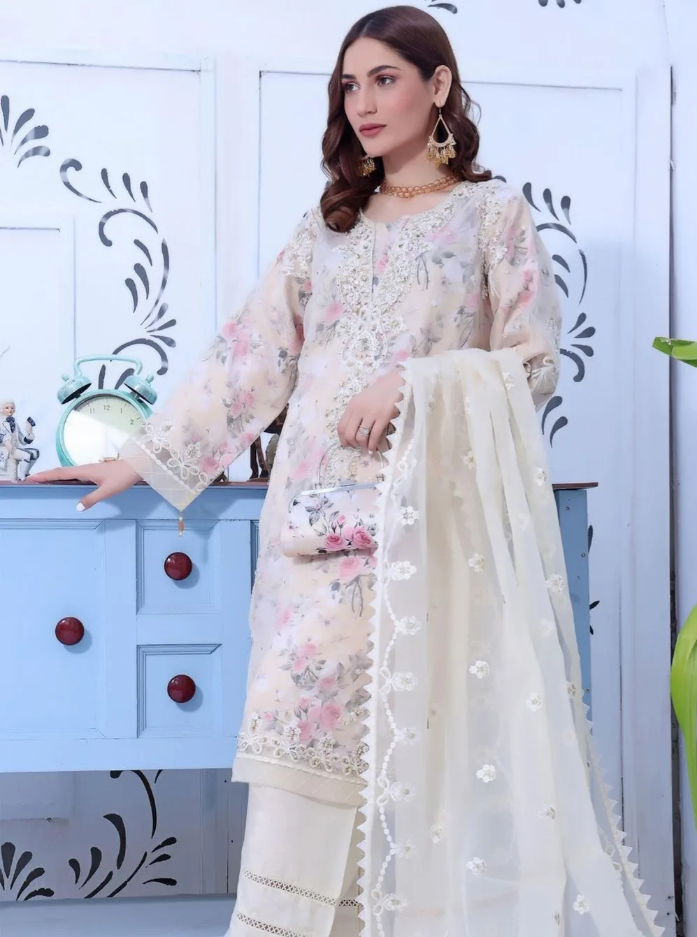 Gorgeous Floral 3-Piece Suit Set + Clutch Bag for Eid image indicator(2)