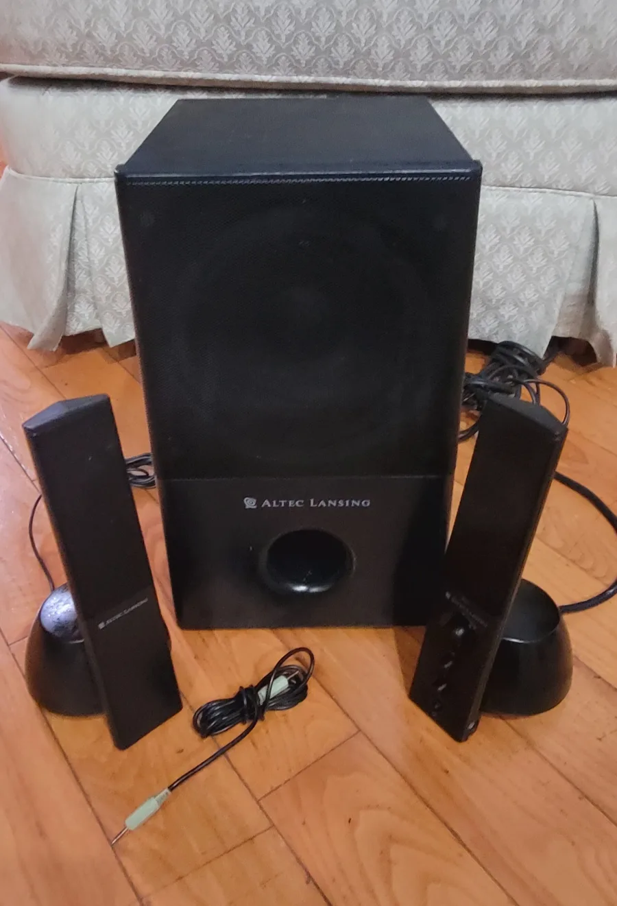 Altec Lansing VS4121 2.1 Computer Speaker System image indicator(3)